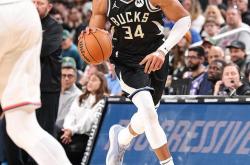 开云平台-雄鹿主场轻松胜尼克斯，字母哥砍下分！的简单介绍