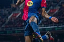 开云APP-瓦伦西亚赢得一场激烈的比赛