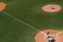 开云官方app入口-赛道与球场，欧文接管F1争冠战，湖人正面击溃掘金