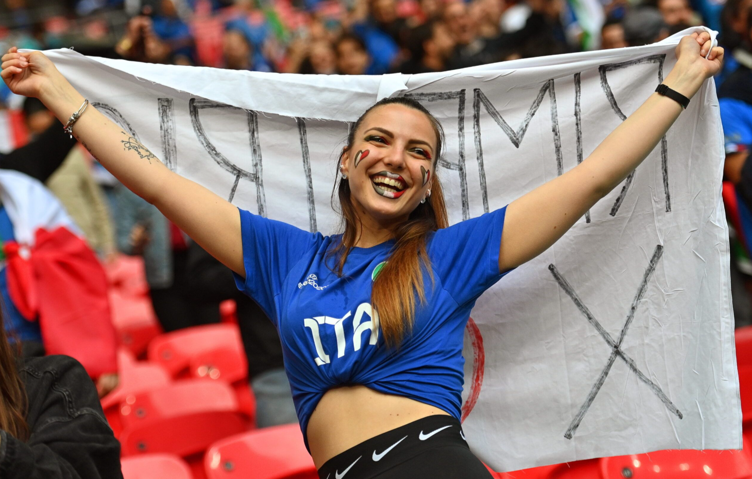 欧美体育新闻：女足选手转战海外联赛