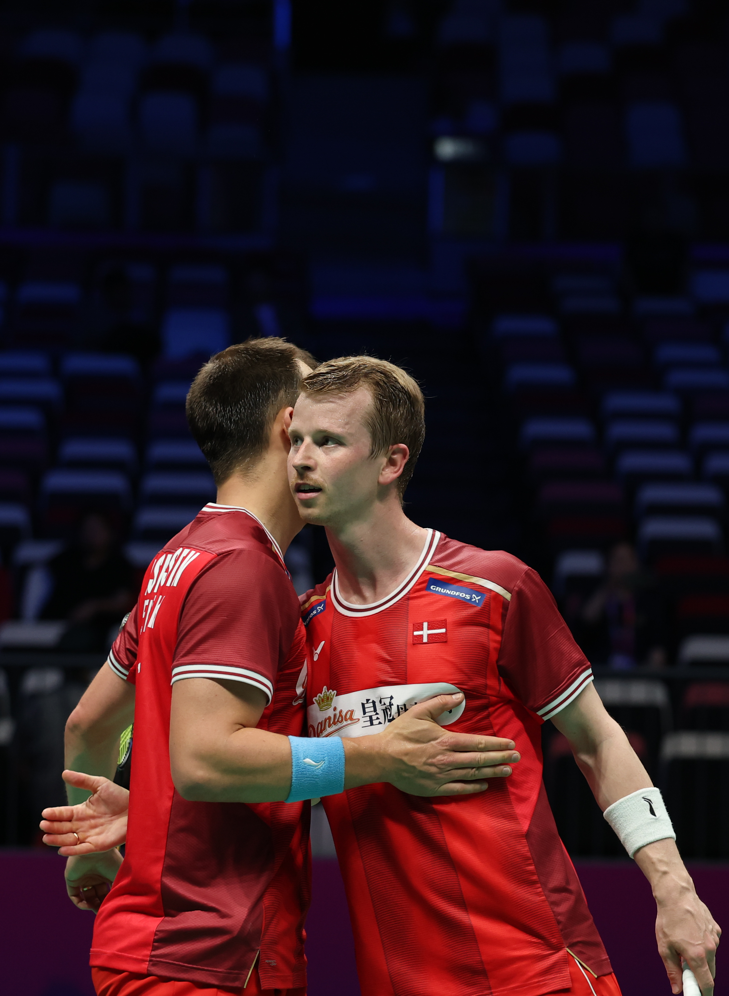 英格兰羽毛球队险胜丹麦羽毛球队，林丹完成帽子戏法的简单介绍