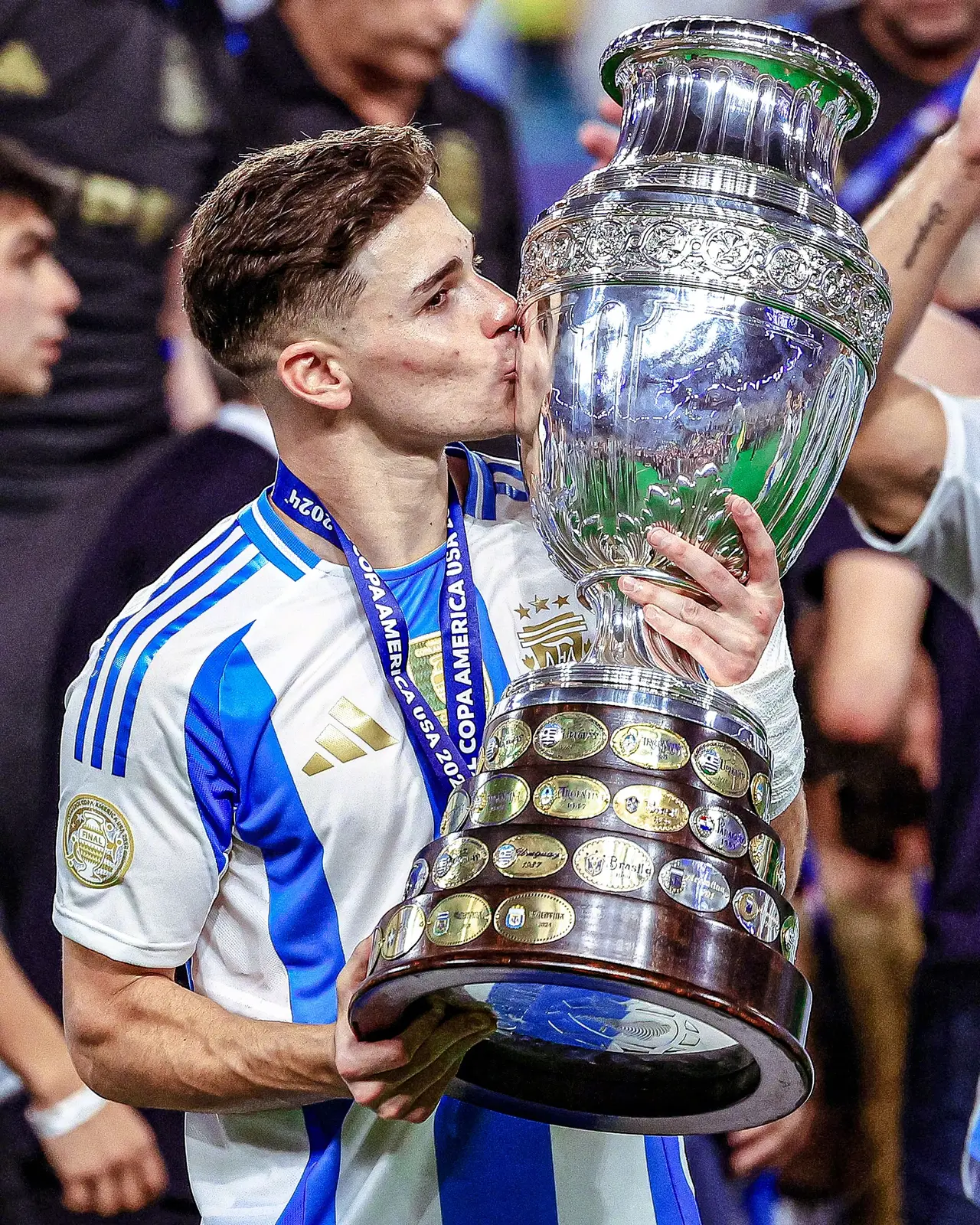 瑞士碾压克罗地亚，阿尔瓦雷斯惊艳世界