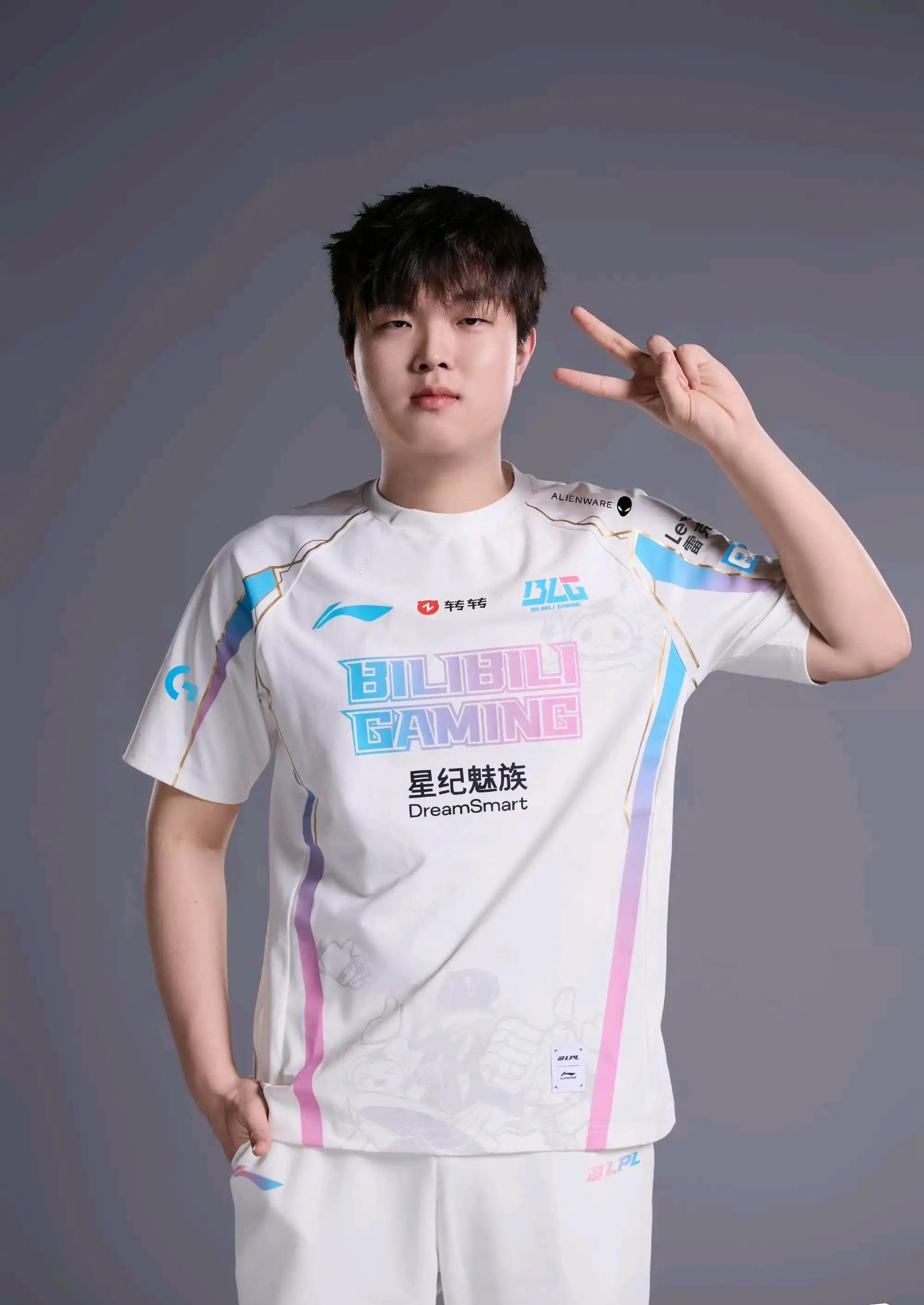 包含BLG完胜RNG，Caps关键制胜的词条