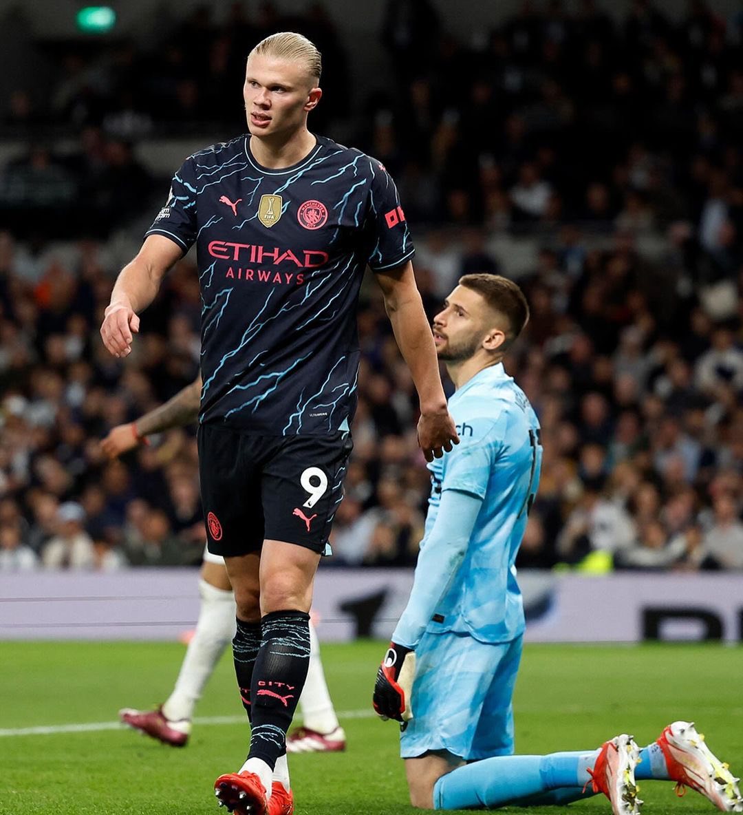 包含韩国轻取英格兰，哈兰德刷新纪录的词条