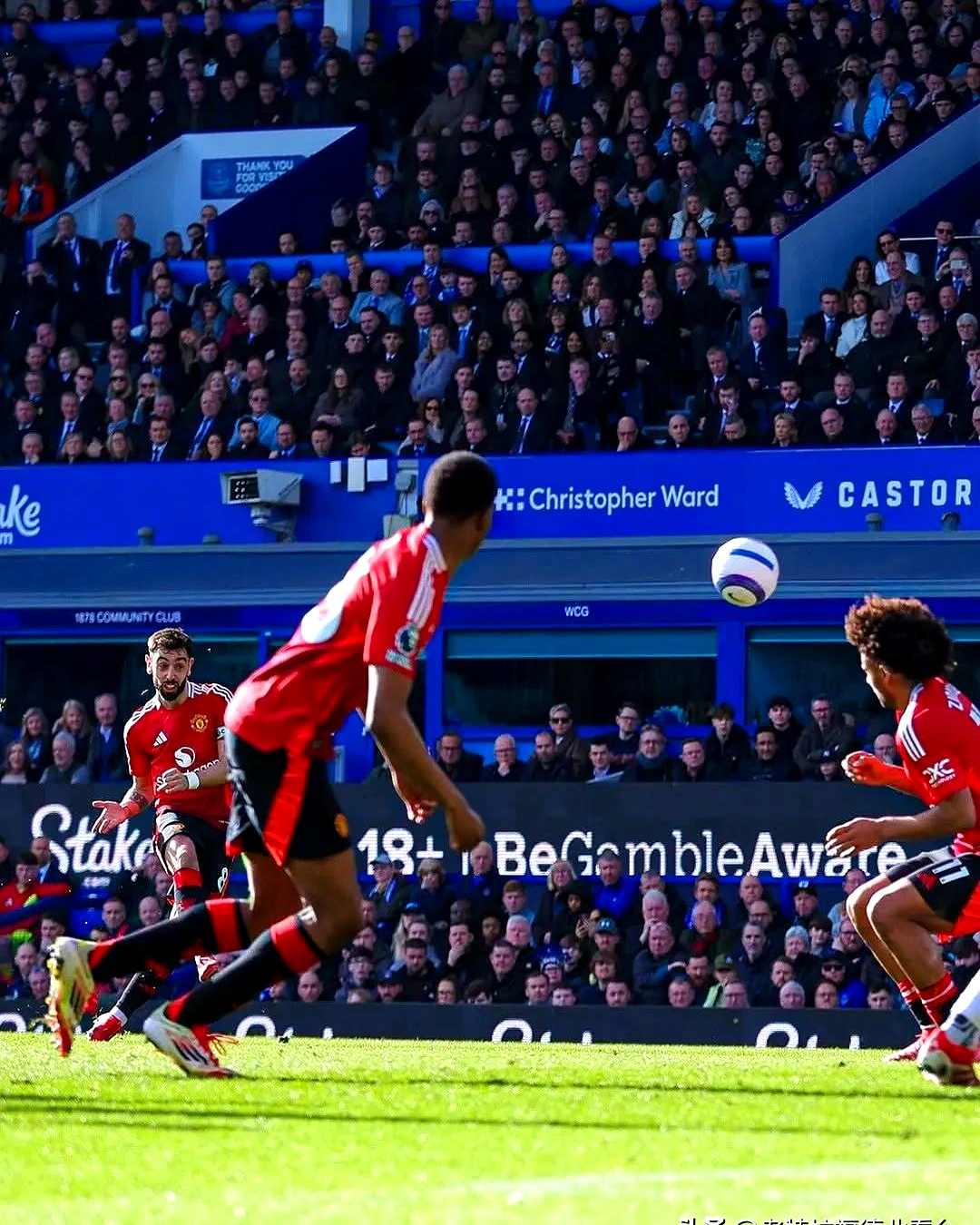 曼联球员联手攻陷对方城池，连续取胜