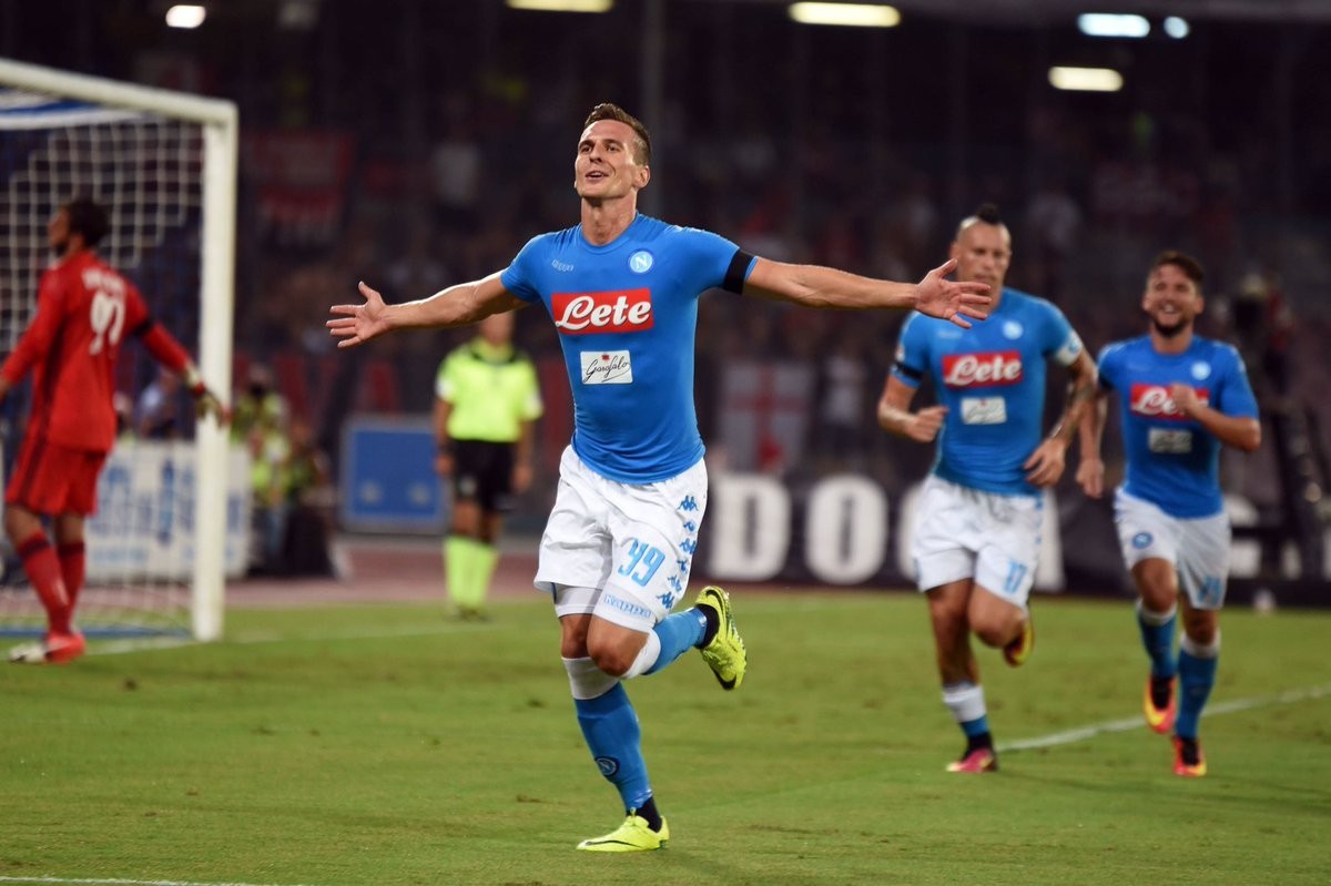 关于那不勒斯中场回归训练，能否及时复出待定的信息