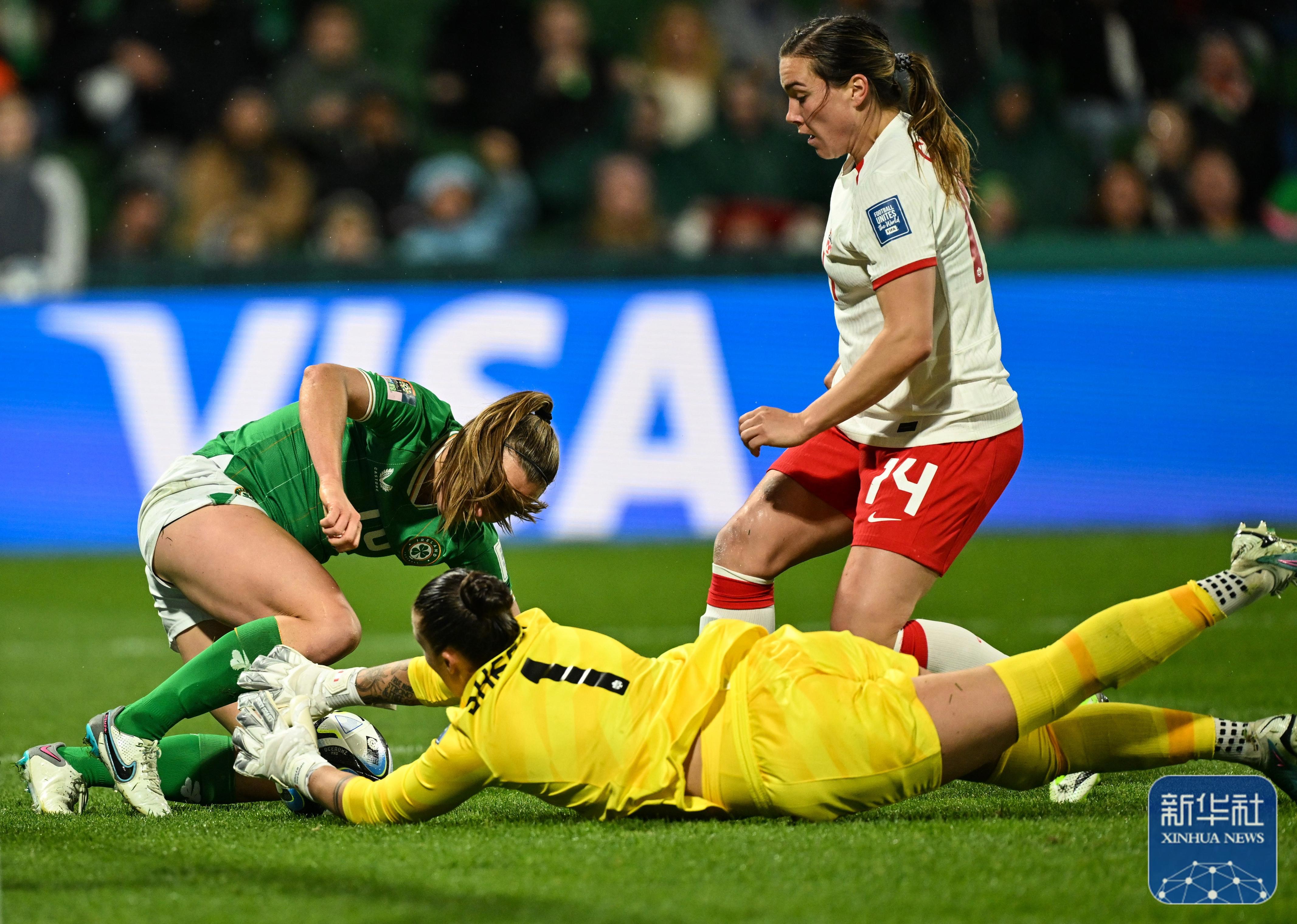 波兰女足比赛中，克罗地亚队表现抢眼