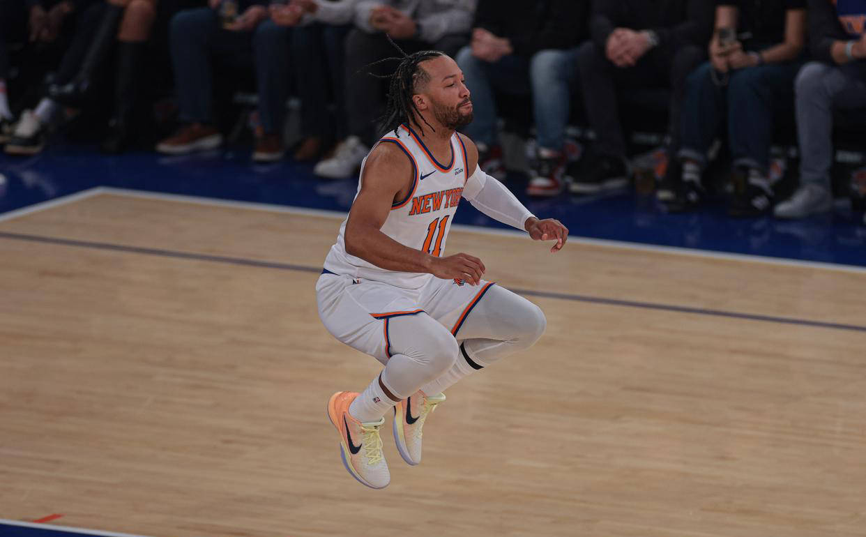 雄鹿主场轻松胜尼克斯，字母哥砍下分！的简单介绍