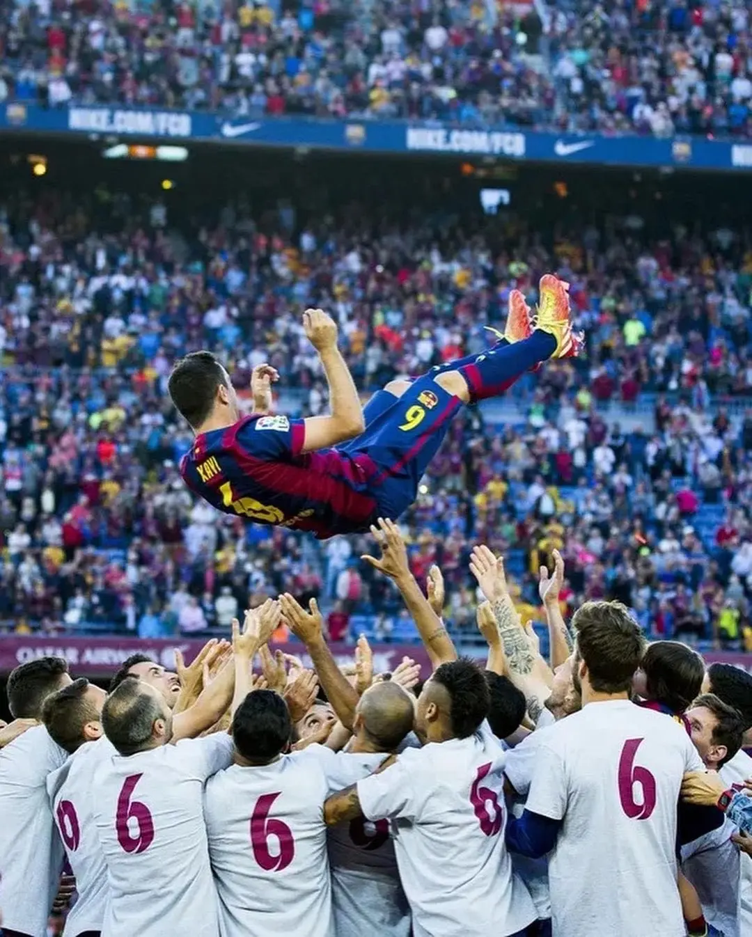 包含南特足球比赛中球员精彩盘带过人的词条