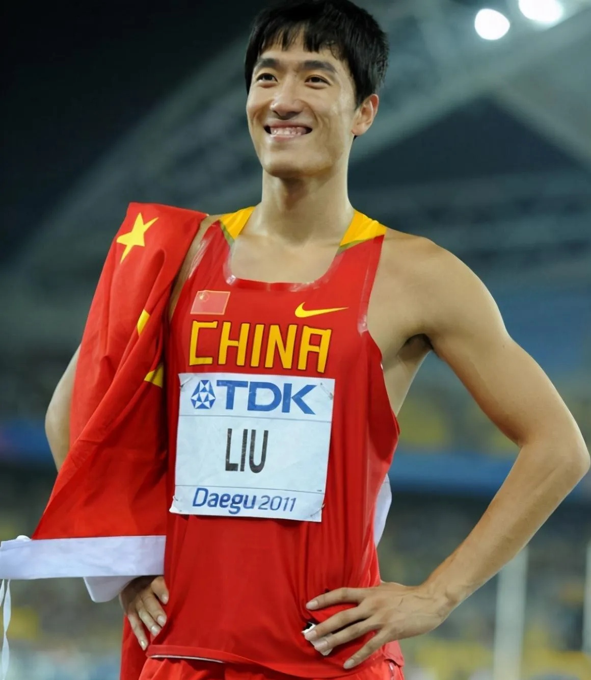 田径赛道上百米飞奔，冠军悬念重重