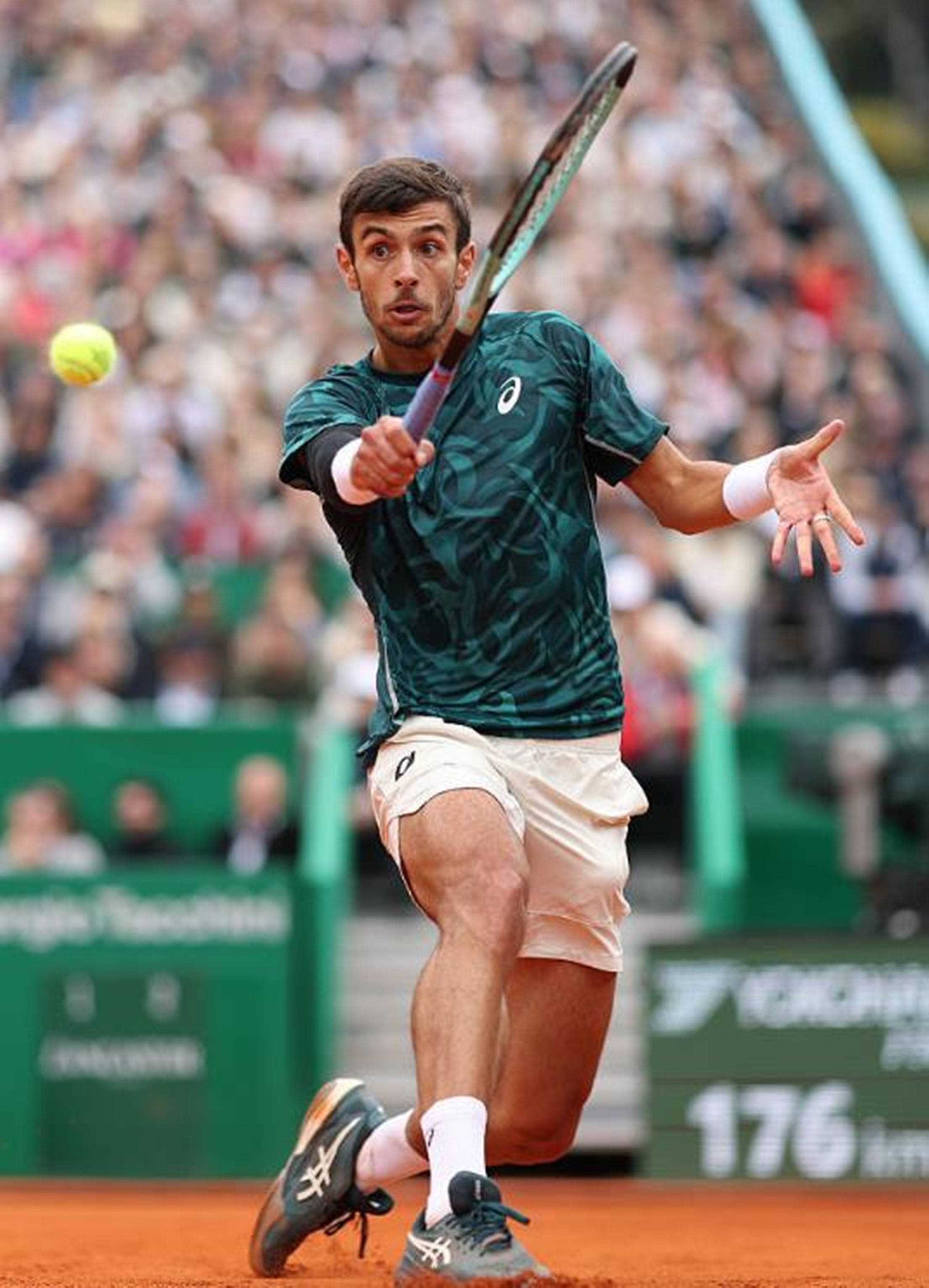 西班牙网球队翻盘法国网球队，克耶高斯制霸全场的简单介绍