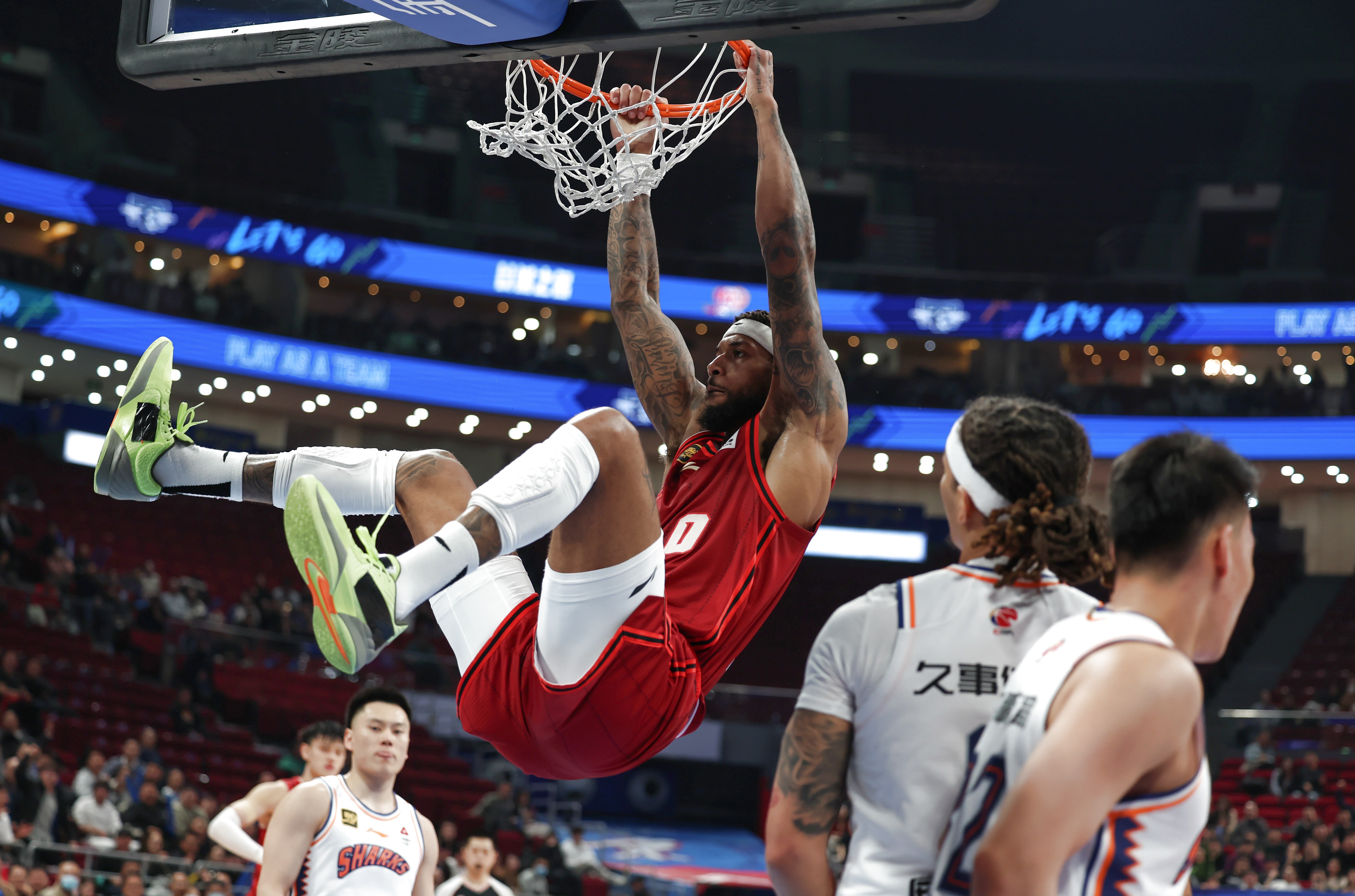 热火横扫篮网，范弗利特统治全场