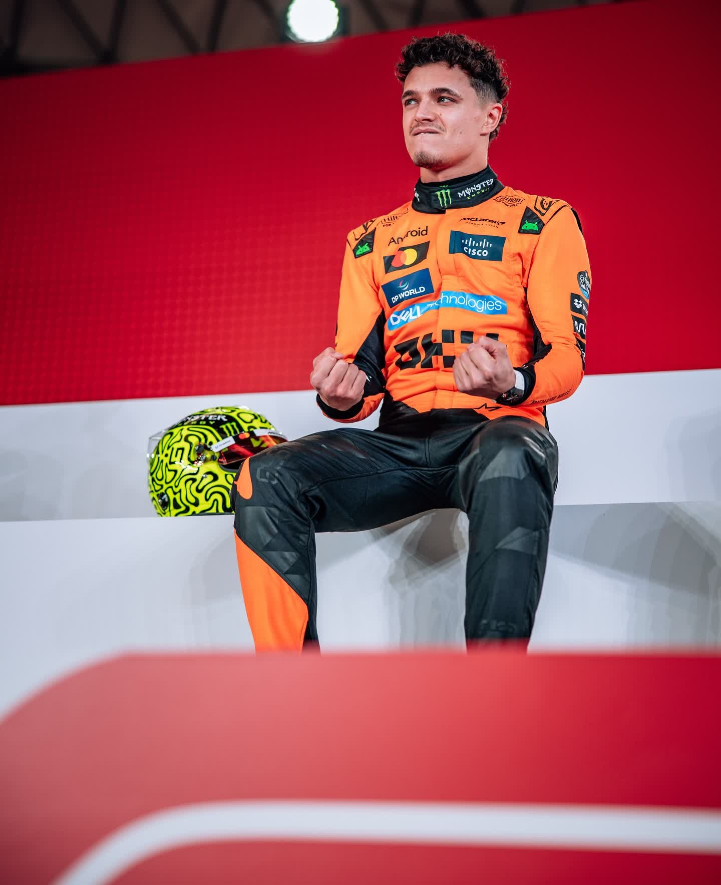 红牛二队鏖战雷诺车队，汉密尔顿点燃赛场的简单介绍