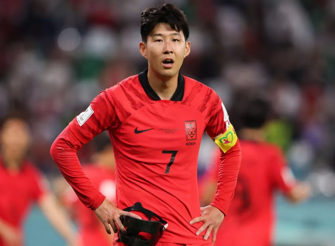 包含里昂轻取日本，孙兴慜统治全场的词条