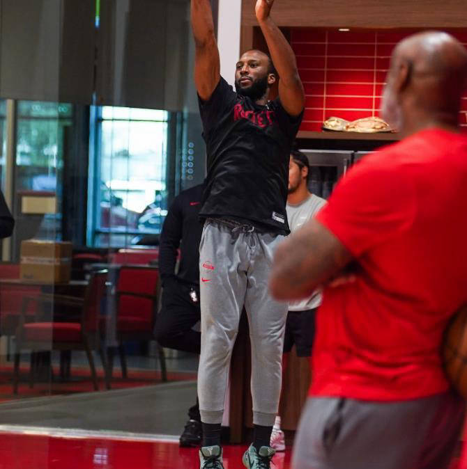 休斯顿火箭队球员被罚款，表现不佳受批评