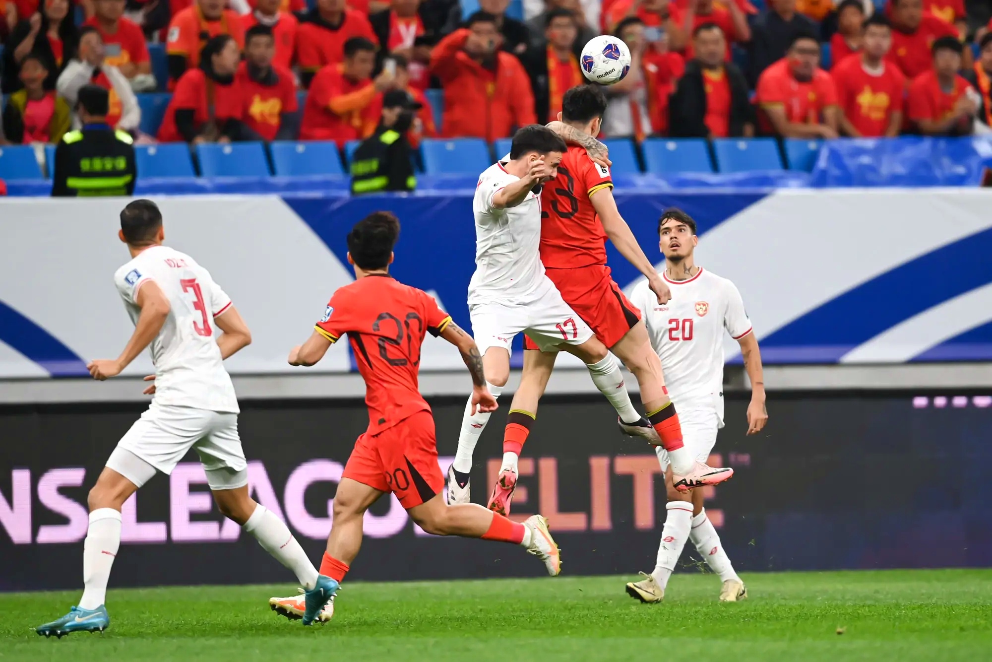 中国队险胜英格兰队，梁靖崑关键制胜的简单介绍