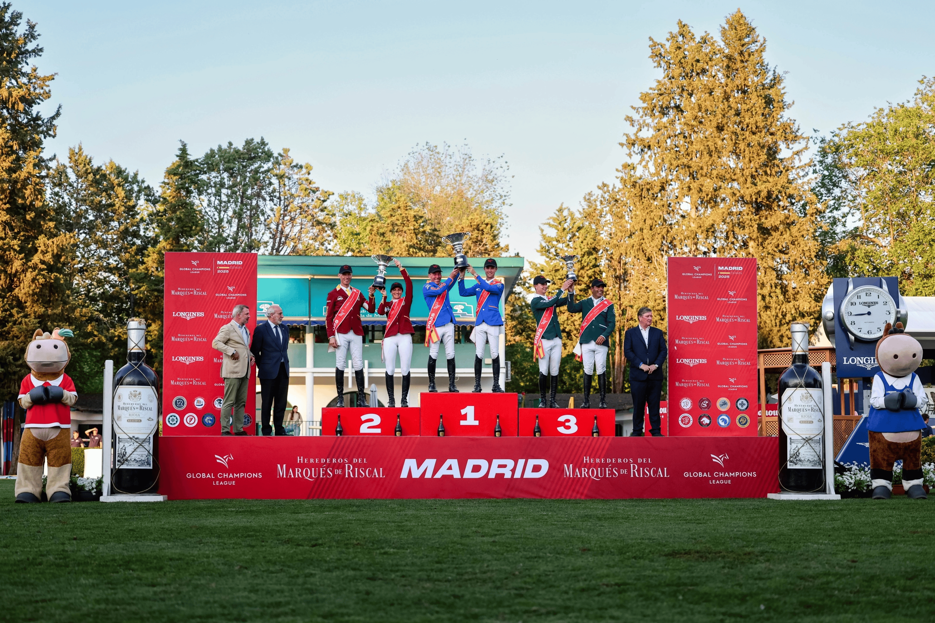 捷克选手登顶领奖台,成为代表 捷克选手登顶领奖台,成为代表