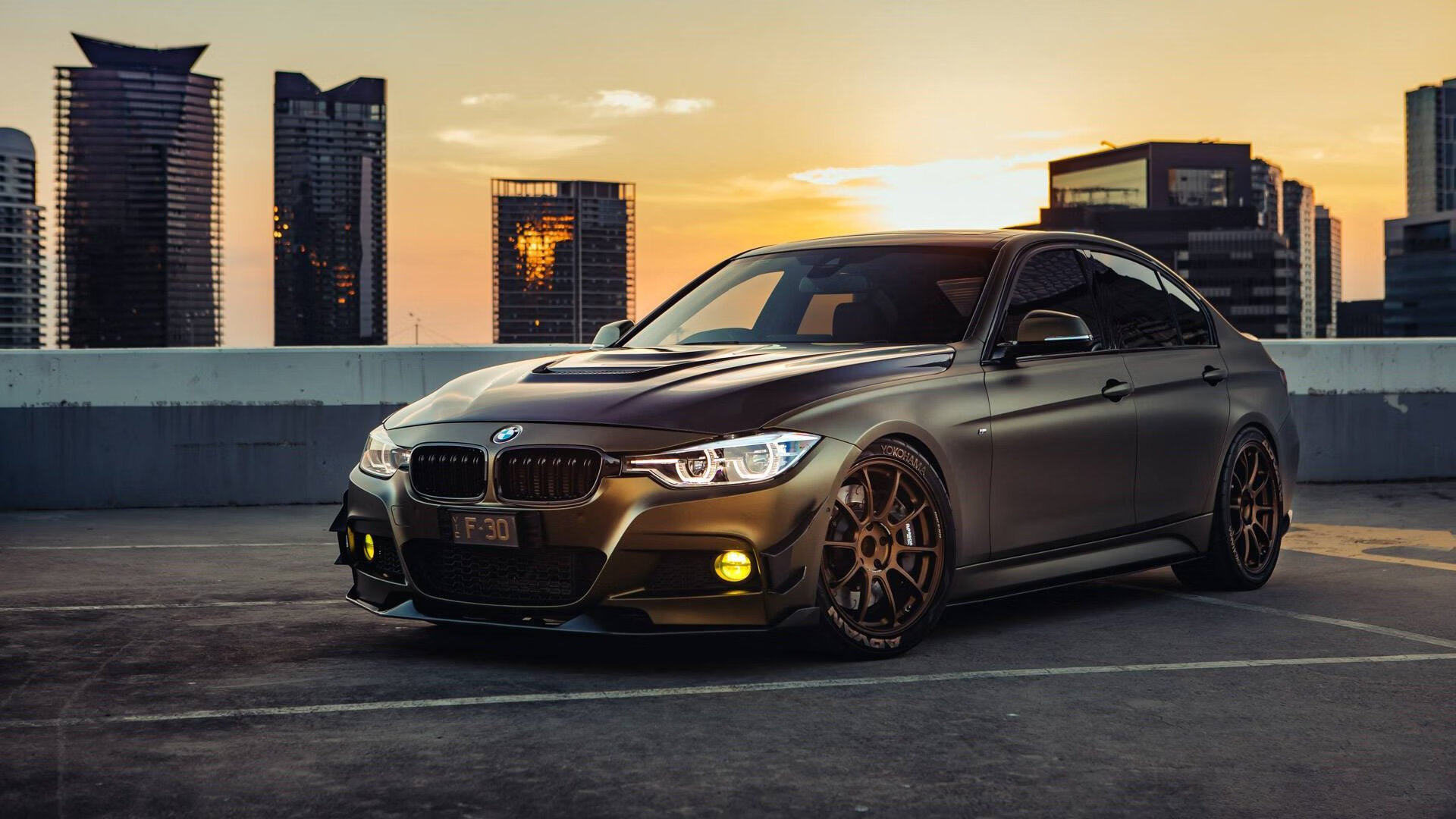 跨越时空的统治力，湖人主场力克黄蜂，米切尔西甲德比上演王者时刻