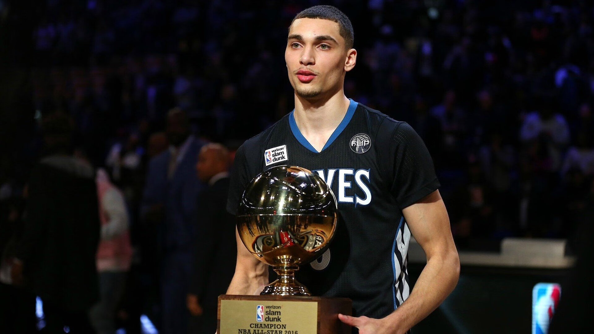 西亚卡姆爆发难救主，火箭末节觉醒带走魔术