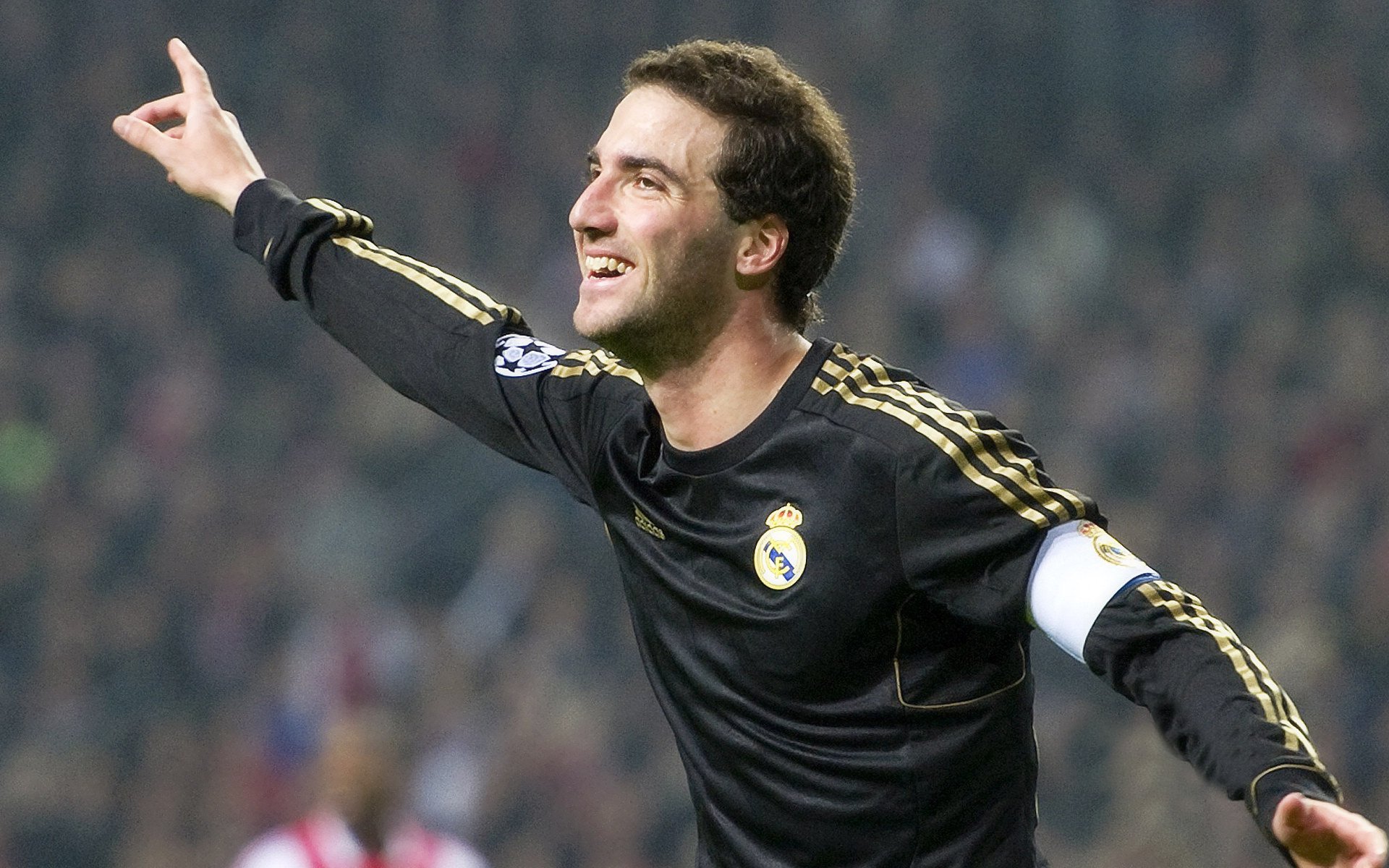 哈弗茨逆境爆发，莱比锡红牛强压丹麦展现战术韧性